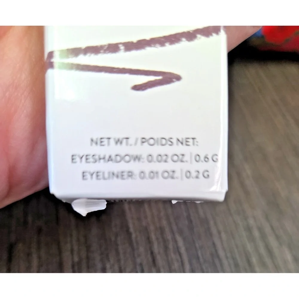 LAURA GELLER SWIPE-N-LINE Instant Eye PerfectIng Stick GLAM Eyeshadow Liner Plum